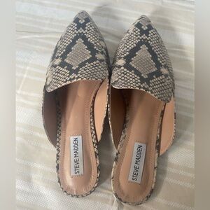 Steve Madden Black and Cream Snakeskin Mules